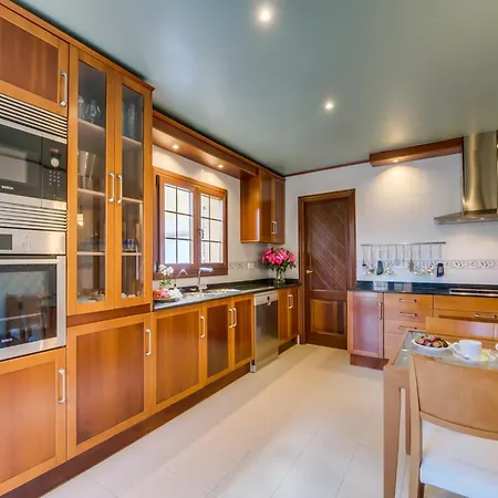 8 Person Home, By The Semesterbostad